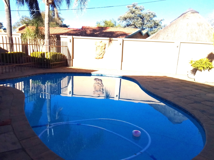 5 Bedroom Property for Sale in Geelhoutpark North West